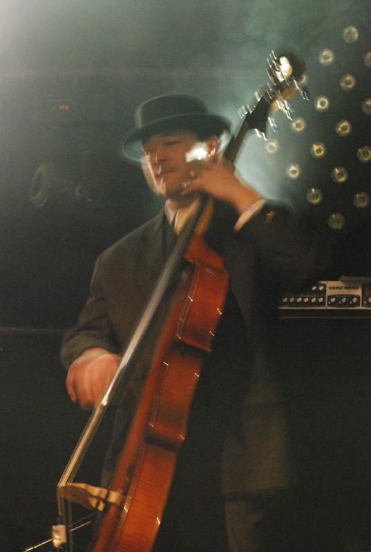 ollieqandthedeepsix_100123_01.jpg