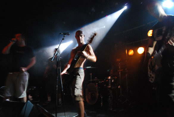 troubleeveryday_090801_08.jpg